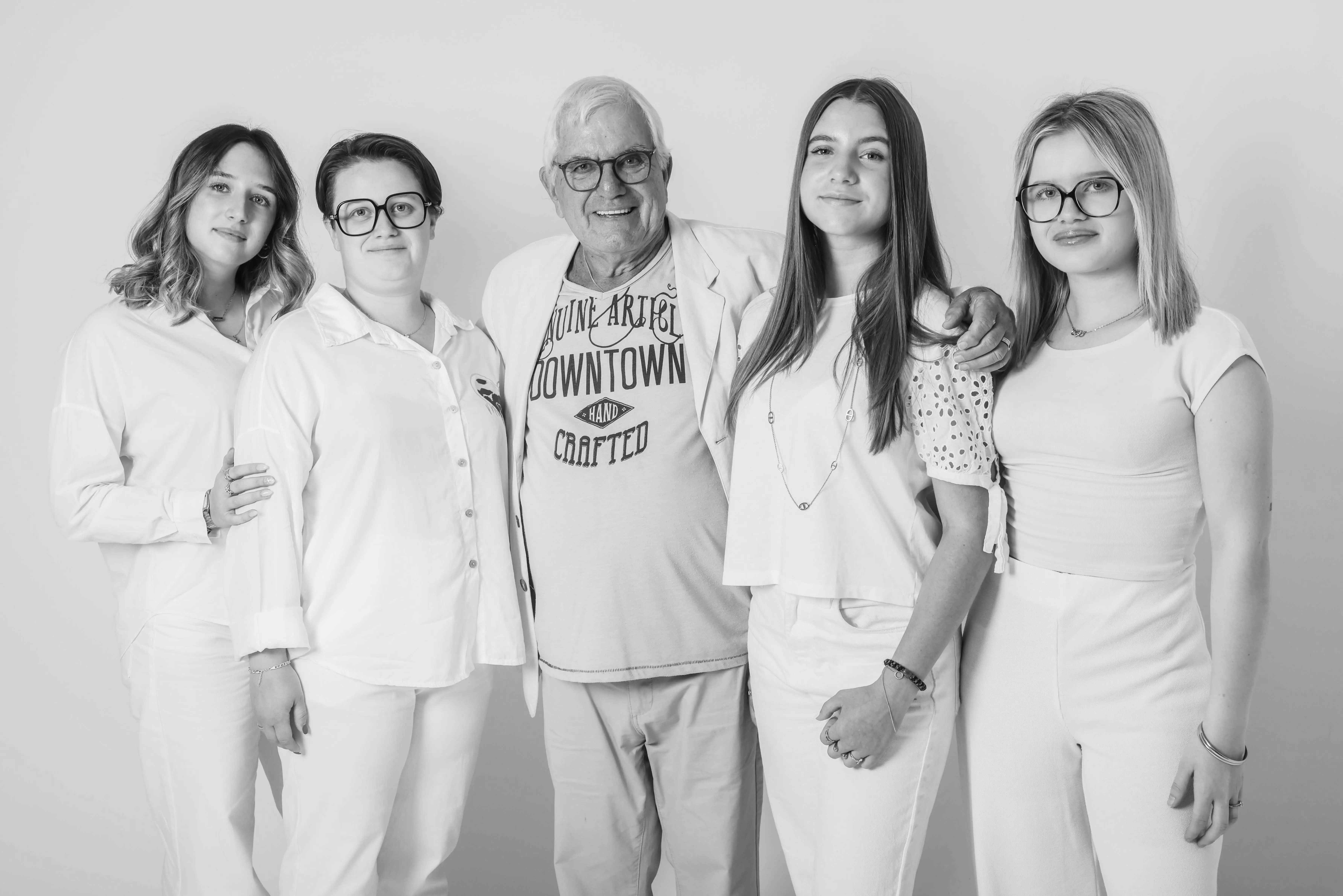Instants en famille intergénérationnel en studio phoot à lyon